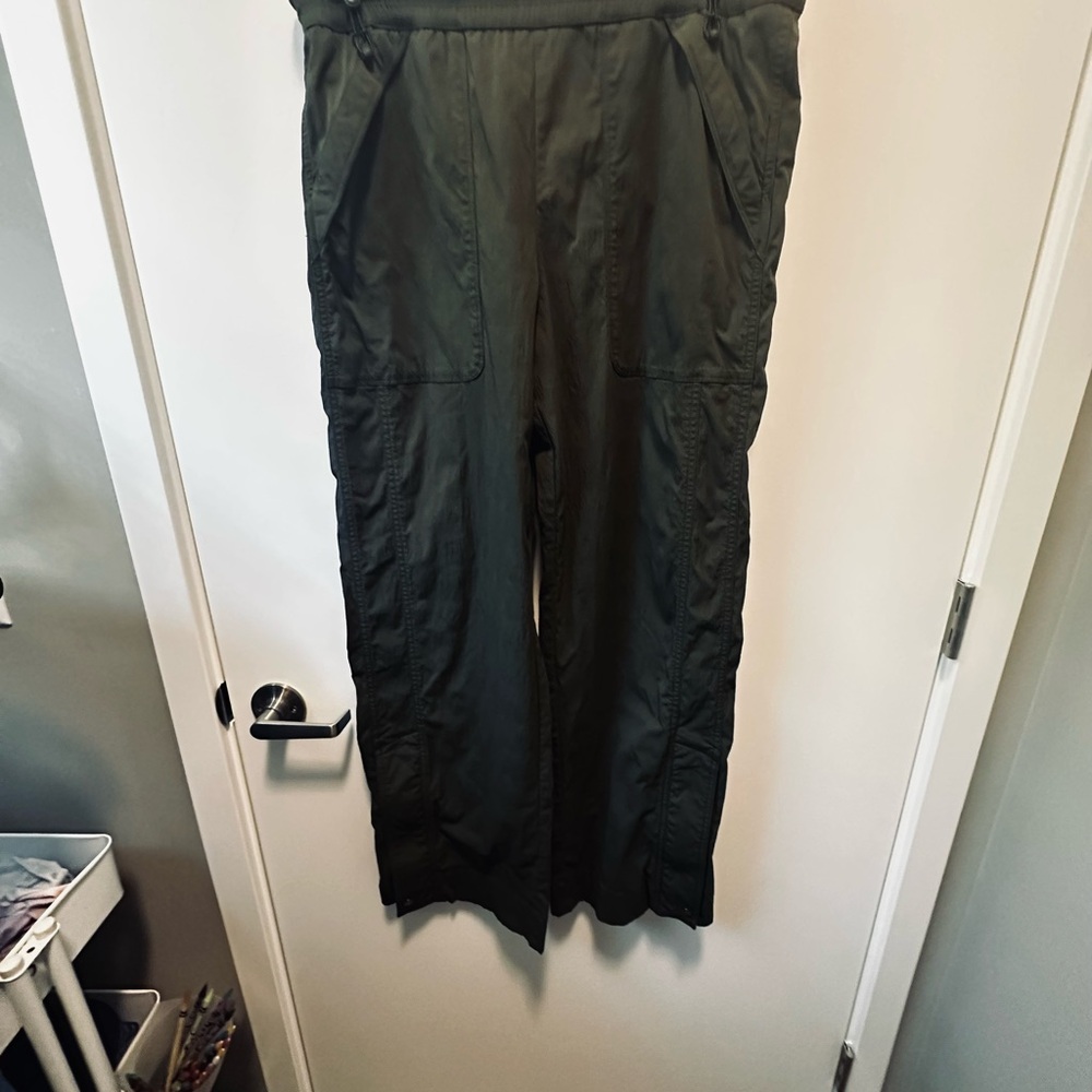 Athleta Olive Green Wide Leg Pull On Pants Size 8